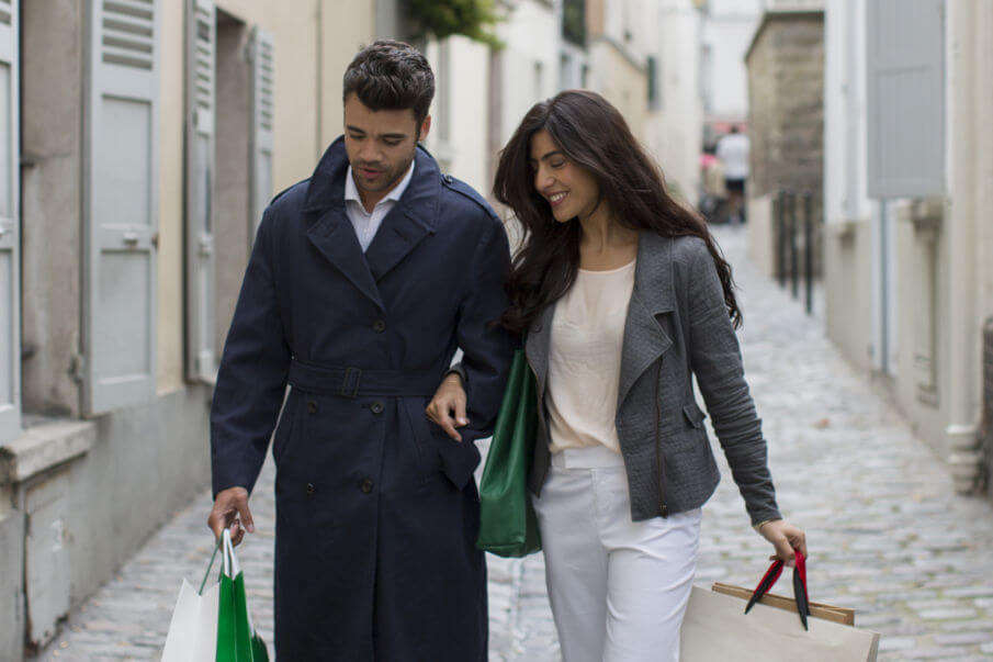 Ledershopper, Frau beim Shopping mit Handtasche