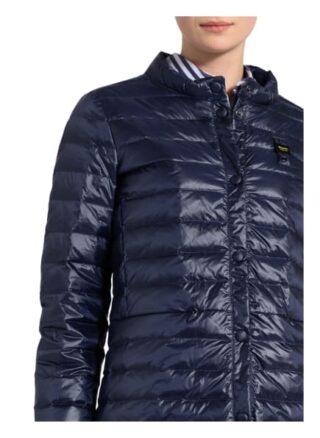Blauer Daunenjacke, Blau