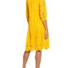 Darling Harbour Kleid mit Lochspitze und 3/4-Arm, Gelb