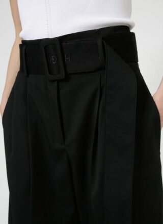 Hugo Hose Hugesa, Schwarz