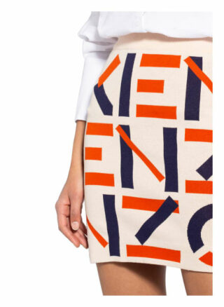 Kenzo Strickrock, Rot