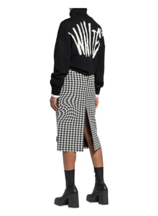 Off-White Rock, Schwarz