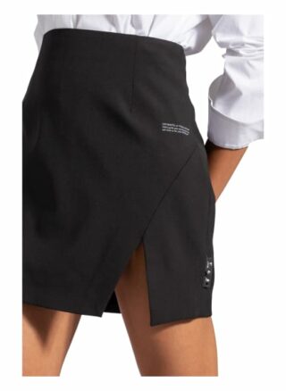 Off-White Rock, Schwarz