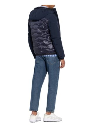 Blauer Daunenjacke Im Materialmix blau