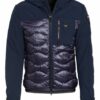 Blauer Daunenjacke Im Materialmix blau