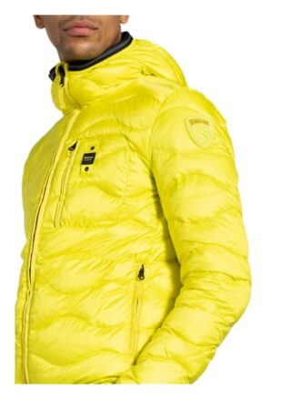 Blauer Daunenjacke gelb