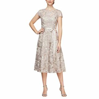 Alex Evenings Kleid in Tee-Länge mit Blumendetails, Pink