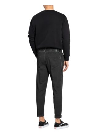 tigha Cornelio Chino Herren, Grau