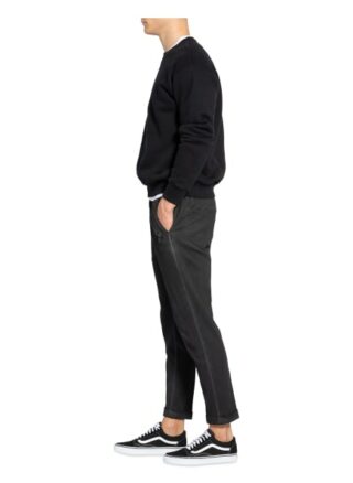 tigha Cornelio Chino Herren, Grau